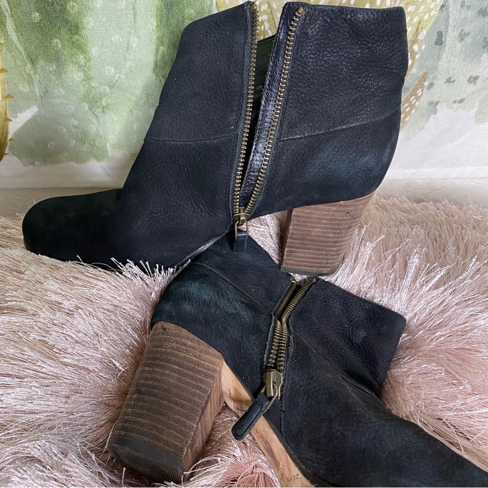 Cole Haan Black Leather Bootie 🌵8